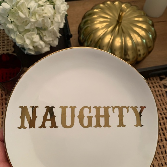 Pottery Barn Emily & Merritt Naught Nice plates - Picture 3 of 6